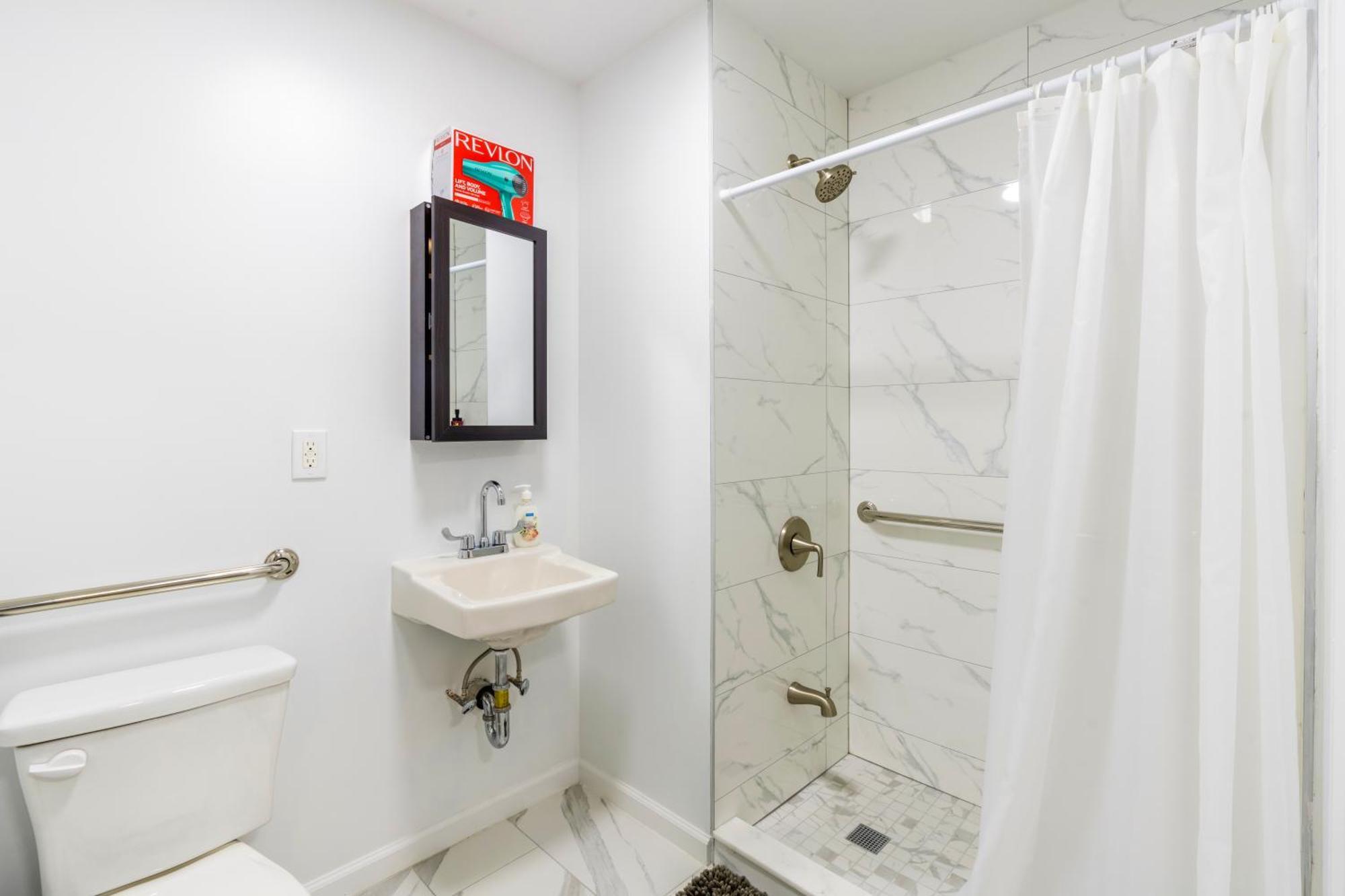 Homelike Suites In The Heart Of China Town Нью-Йорк Экстерьер фото